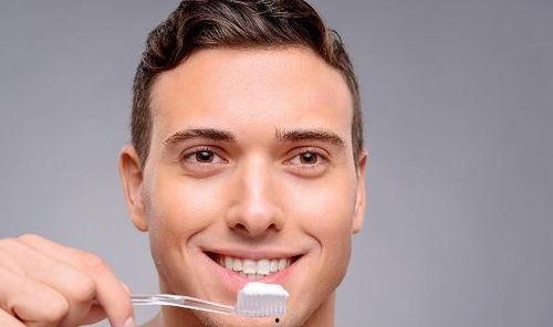 成人伸舌头有危害吗视频,成人不当动作的潜在风险