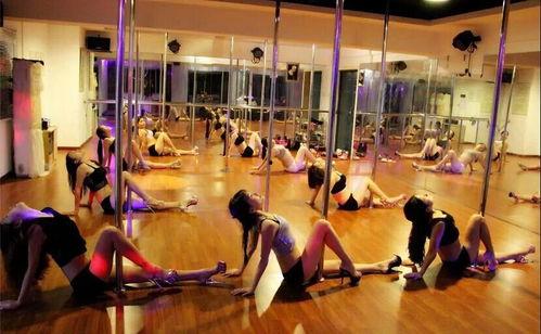 闽侯成人舞蹈室图片视频,舞动青春，共享欢乐时光