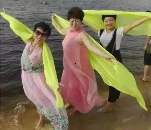 成人丝巾改造视频教程,跟随教程打造时尚单品