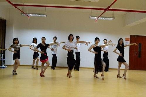 高中成人舞蹈视频大全,舞动青春，绽放魅力